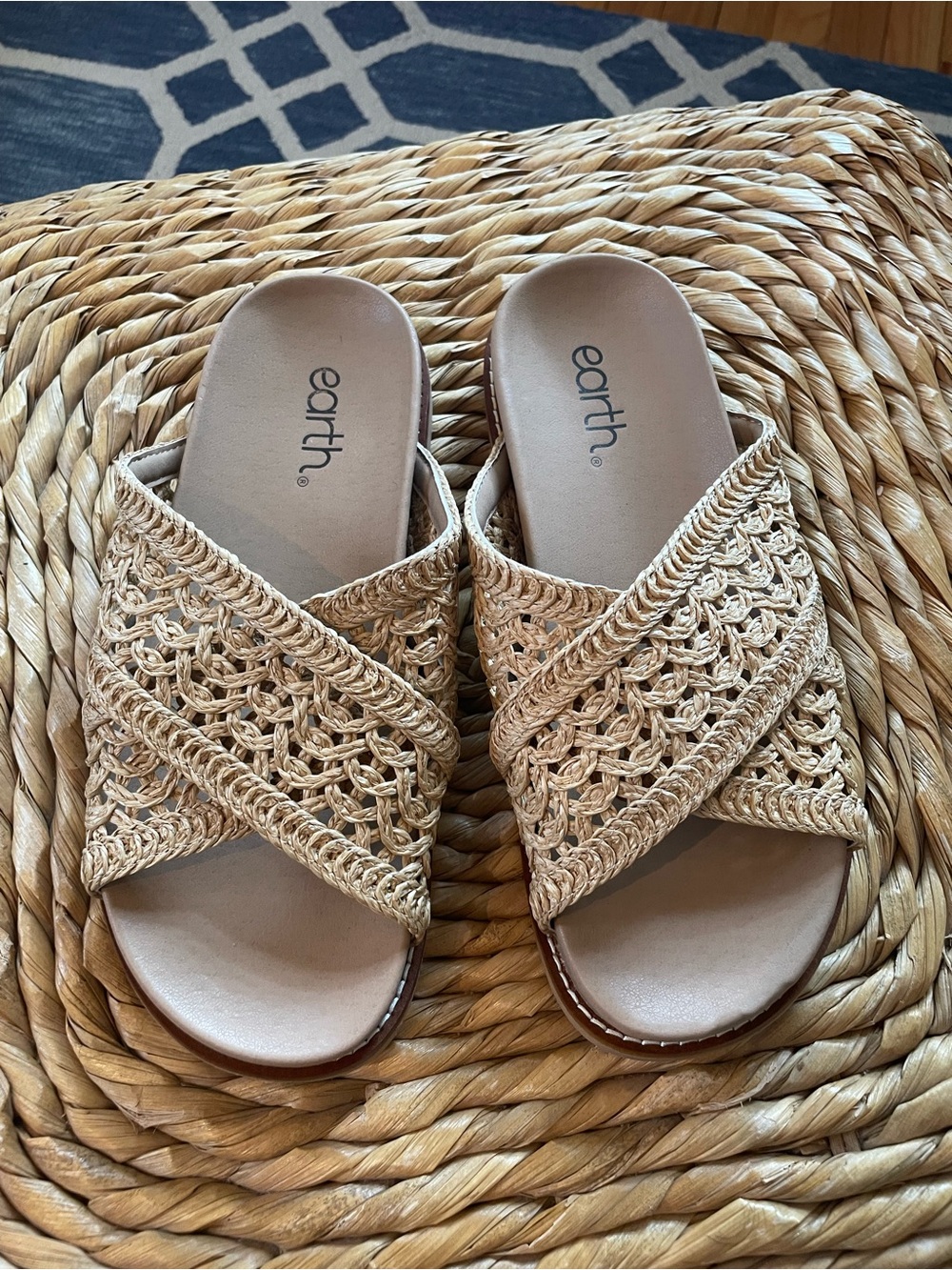 Earth’s Women's Flurry Woven Crisscross Flat Sandals